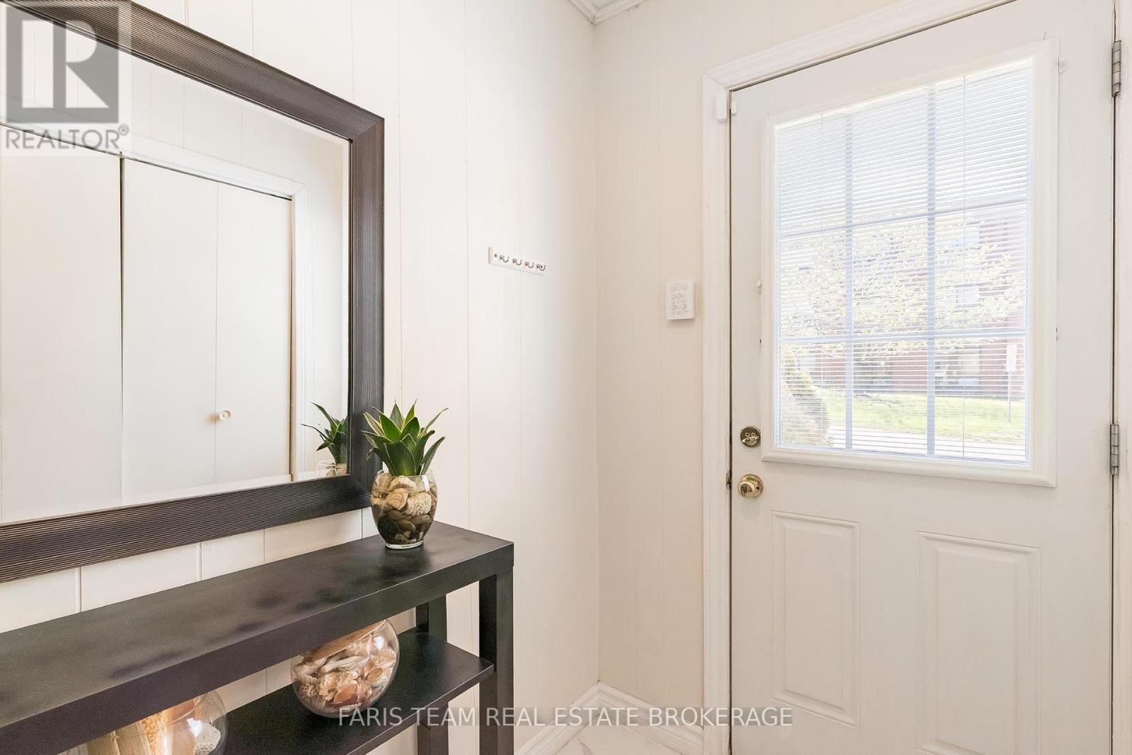 289 Mississaga Street W, Orillia, Ontario  L3V 3B7 - Photo 4 - S13160038