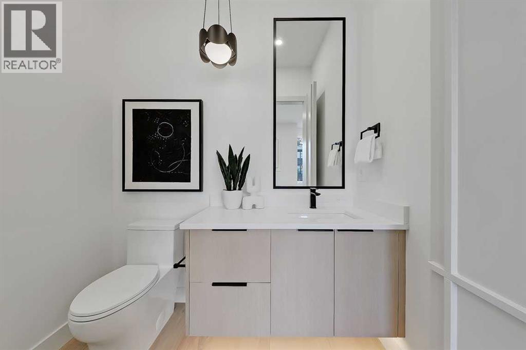 2216 35 Street Sw, Calgary, Alberta  T3E 2X8 - Photo 4 - A2286277