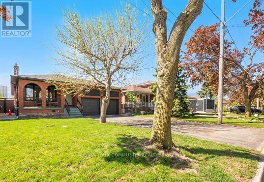 19 HAMER BOULEVARD, Toronto, Ontario