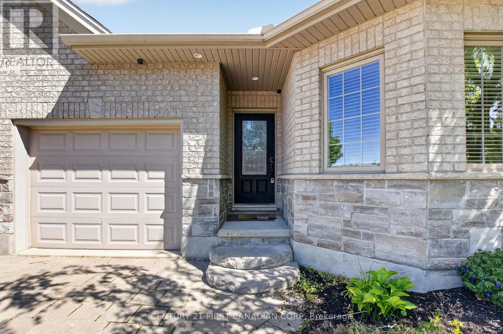 110 Watson Street, Lucan Biddulph, Ontario  N0M 2J0 - Photo 4 - X13150410