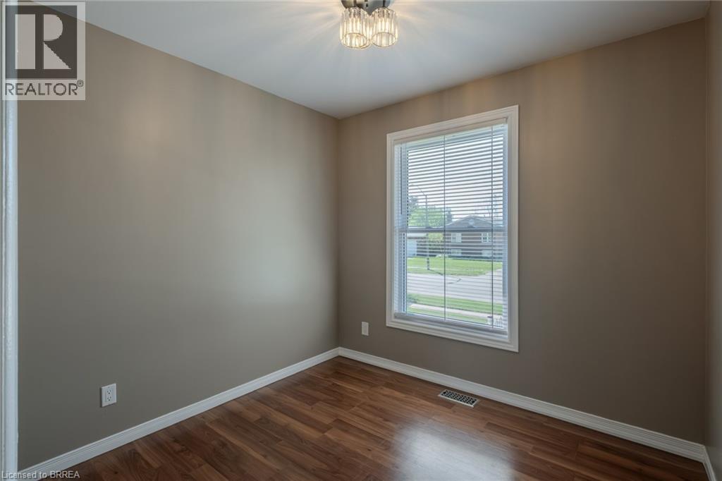 26 Centennial Drive, Brantford, Ontario  N3R 5X7 - Photo 17 - 40820150