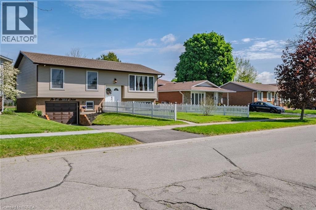 26 Centennial Drive, Brantford, Ontario  N3R 5X7 - Photo 3 - 40820150