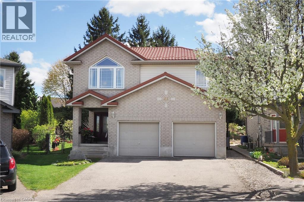40 DINEEN Court, Kitchener, Ontario
