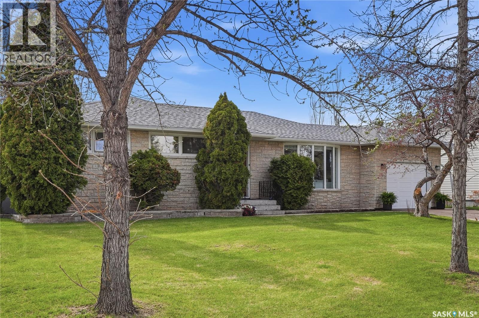 1918 Ewart Avenue, Saskatoon, Saskatchewan  S7J 1X7 - Photo 3 - SK036549