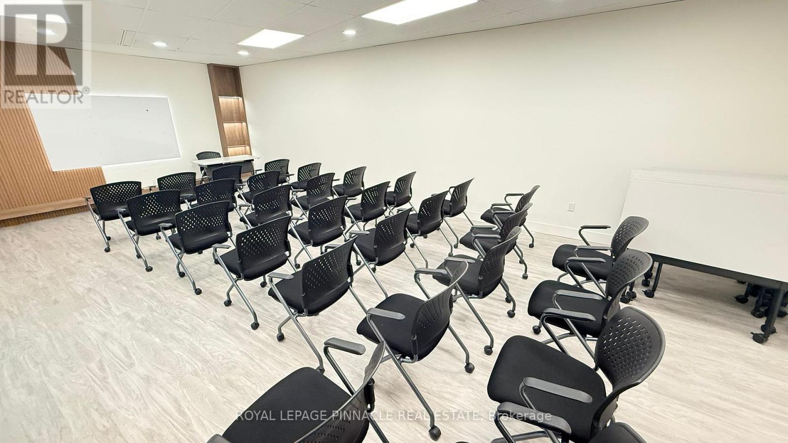 302-15 - 3390 South Service Road, Burlington, Ontario  L7N 3J5 - Photo 11 - W12807852