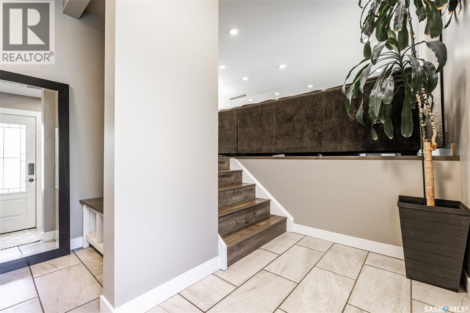 161 Columbia Drive, Saskatoon, Saskatchewan  S7K 1G1 - Photo 2 - SK036772