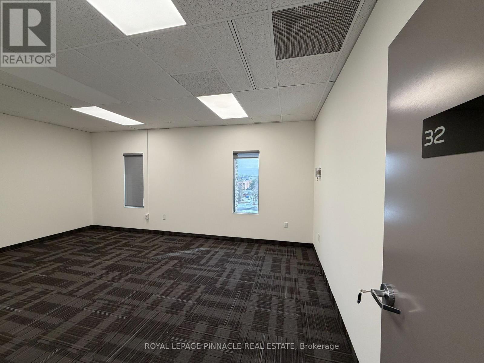 302-32 - 3390 South Service Road, Burlington, Ontario  L7N 3J5 - Photo 22 - W12835986
