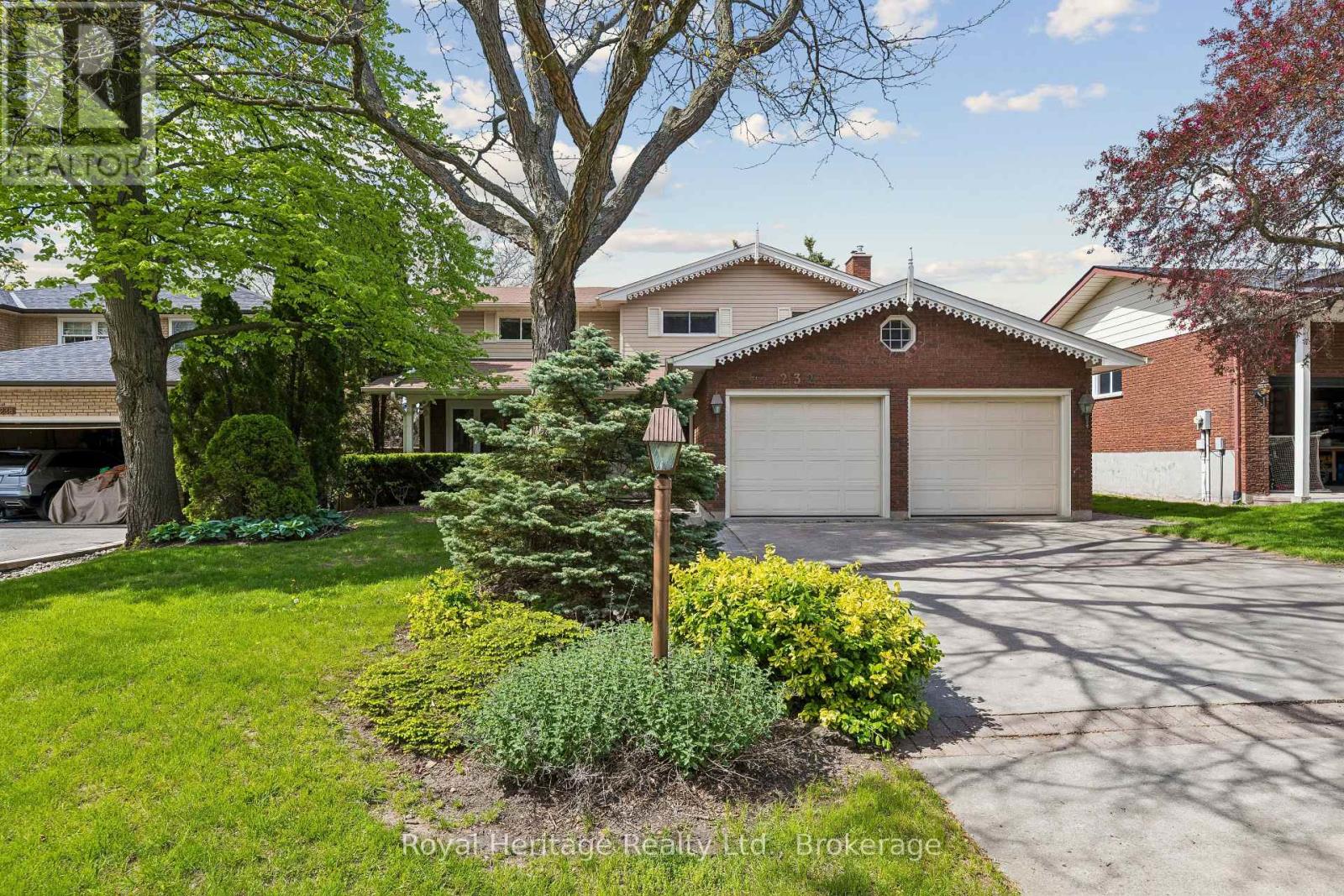 232 Beatrice Street W, Oshawa (Centennial), Ontario L1G 7M9 - Photo 1 - E13160112