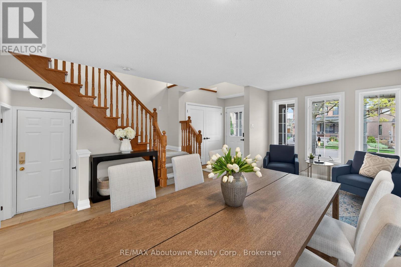 2385 Guildstone Crescent, Oakville, Ontario  L6M 3Y8 - Photo 5 - W13086234