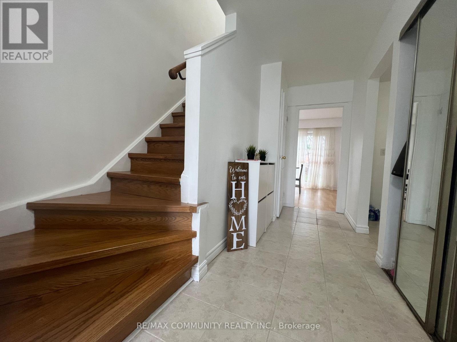 284 Sprucewood Court, Toronto, Ontario  M1W 1P8 - Photo 4 - E13160162
