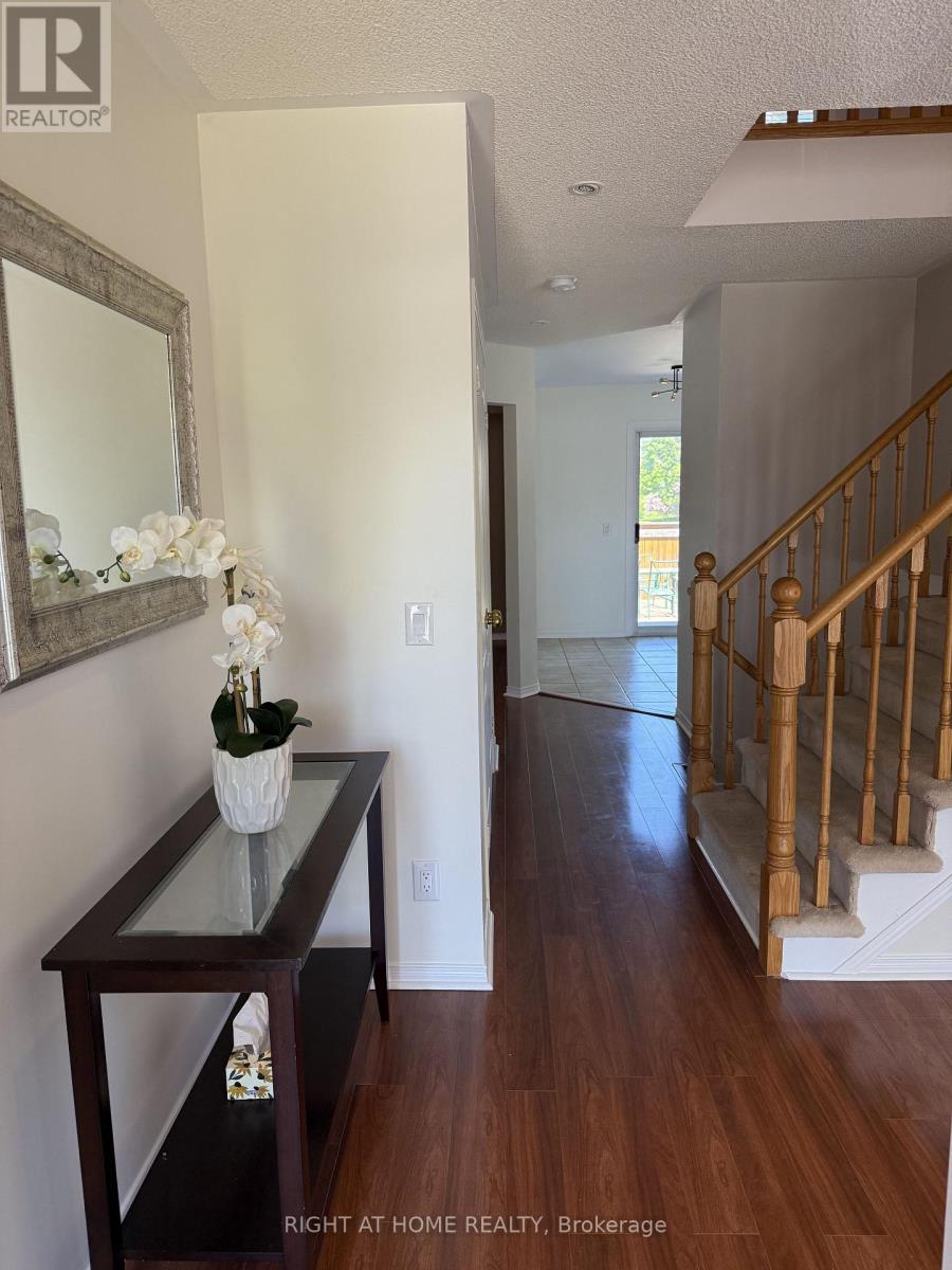 1566 Arcadia Square, Pickering, Ontario  L1V 6W6 - Photo 3 - E13160196