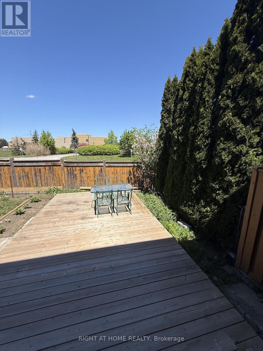 1566 Arcadia Square, Pickering, Ontario  L1V 6W6 - Photo 32 - E13160196