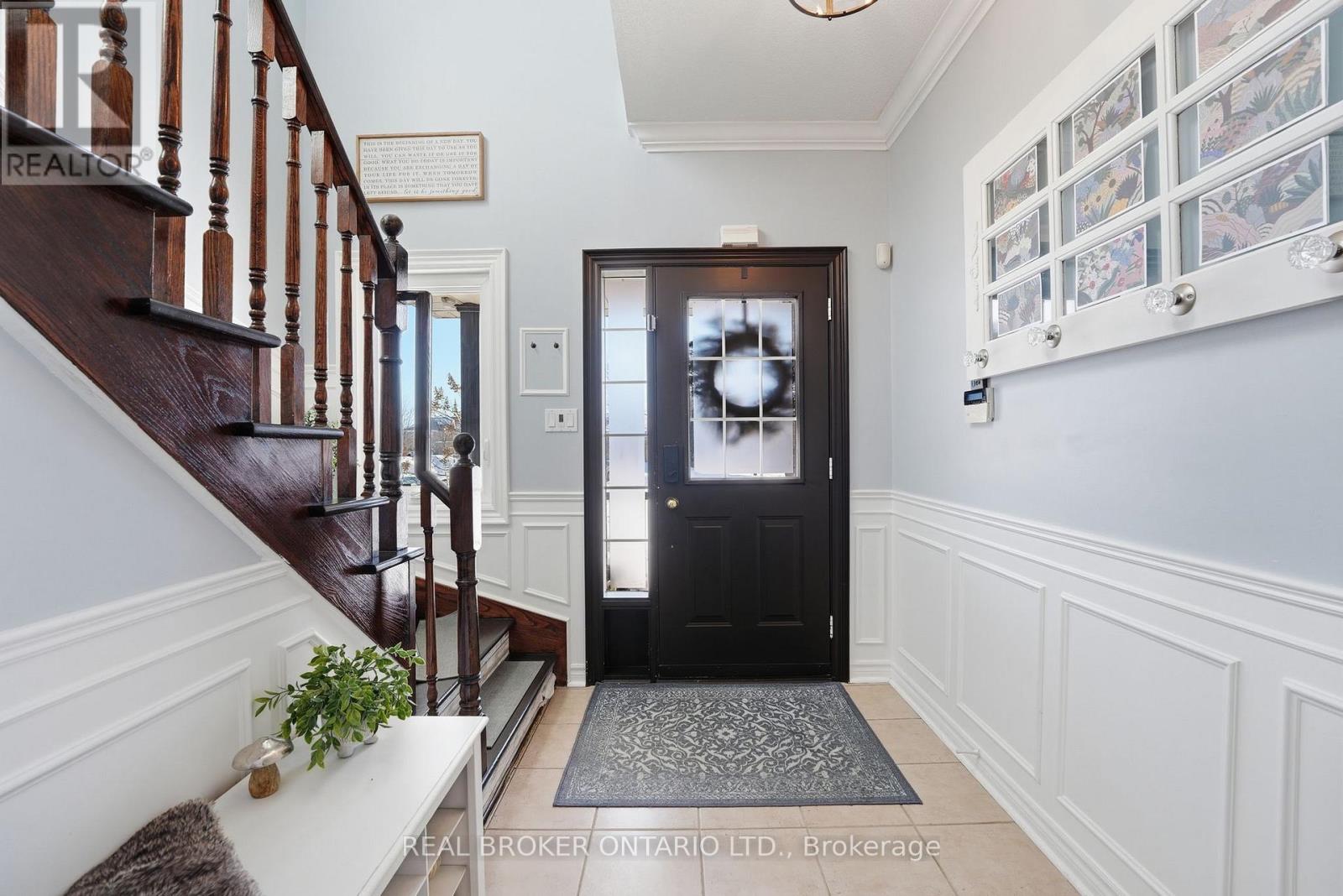 44 Saltzburg Crescent, Georgina, Ontario  L4P 4H3 - Photo 2 - N13142892