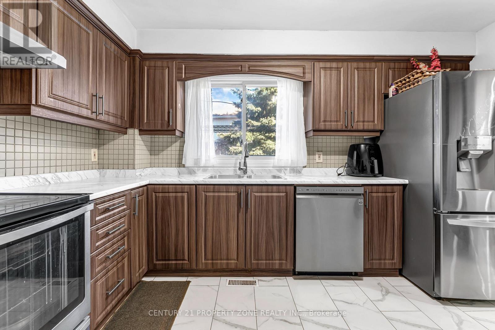 78 Traverston Court, Brampton, Ontario  L6Z 1C9 - Photo 11 - W13122720