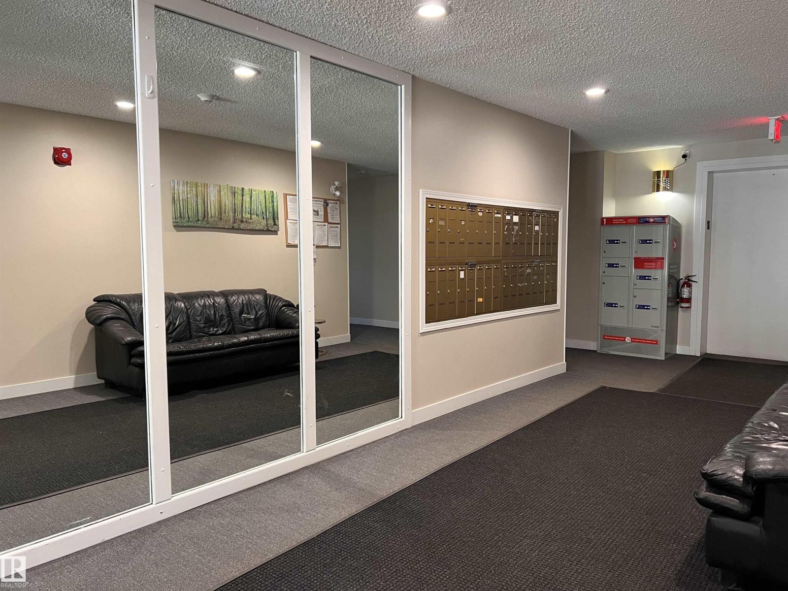 #106 10421 93 St Nw Nw, Edmonton, Alberta  T5H 1X5 - Photo 2 - E4489286