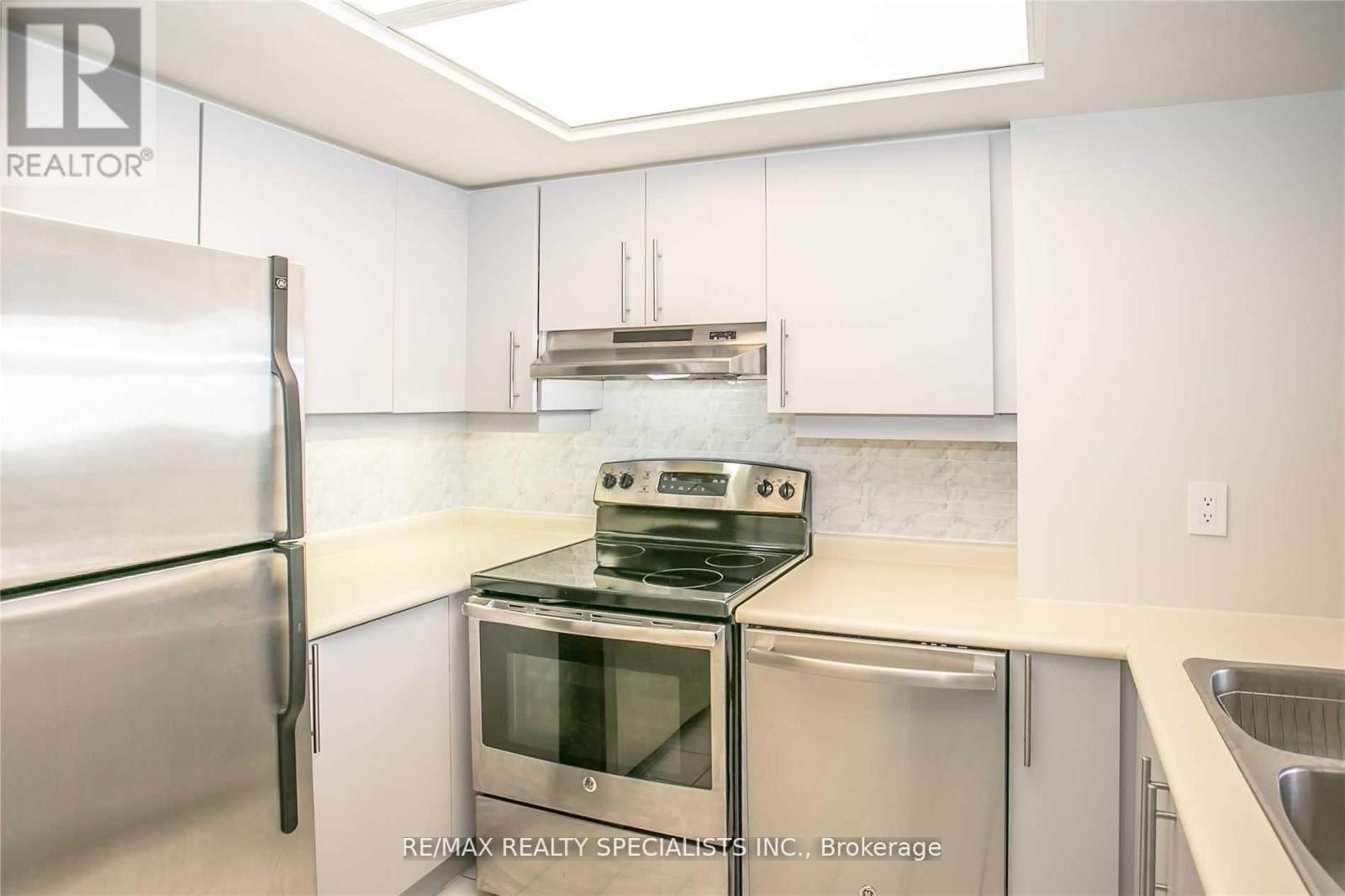 601 - 45 Kingsbridge Garden Circle, Mississauga, Ontario  L5R 3K4 - Photo 10 - W13160180
