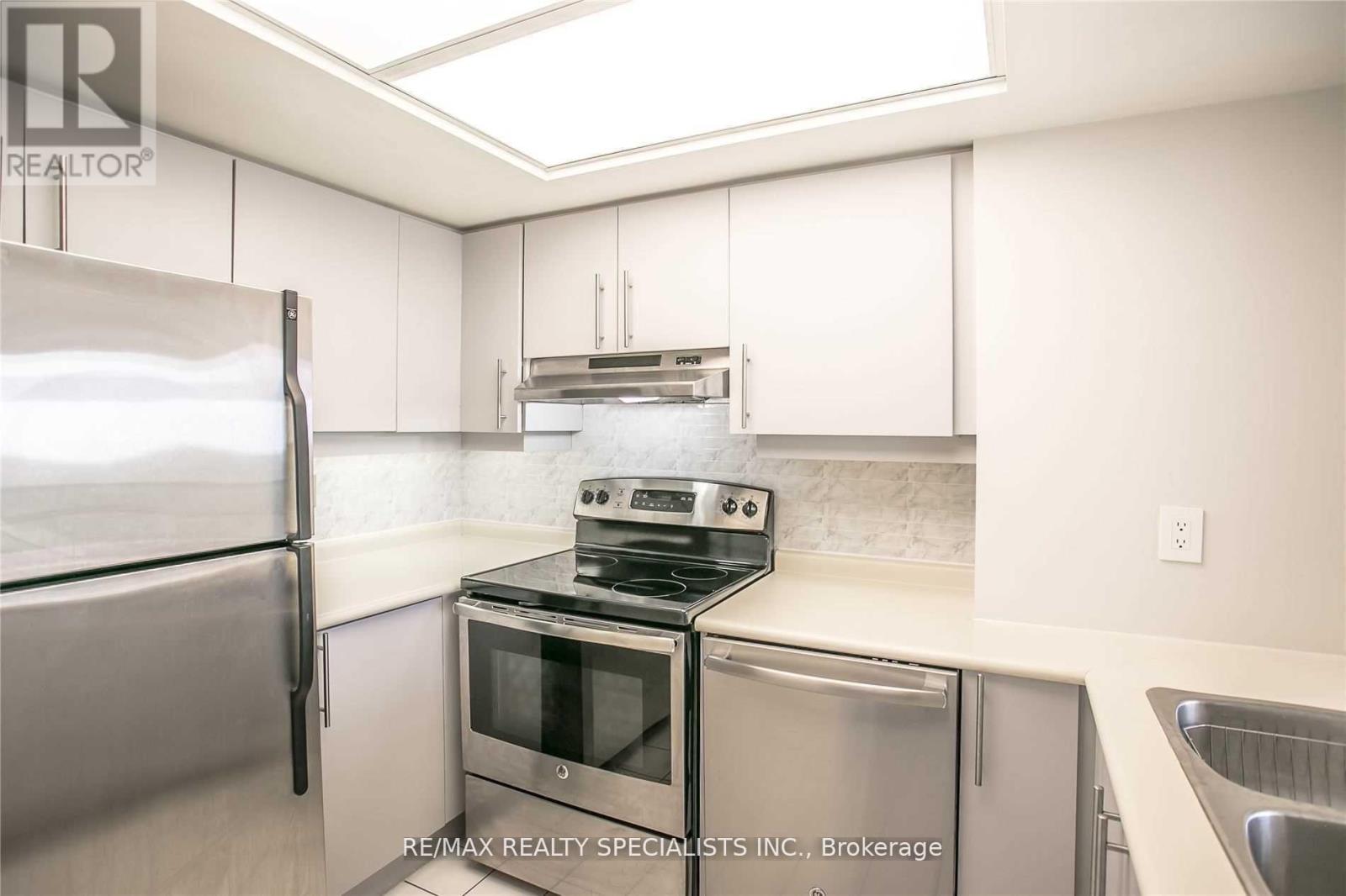 601 - 45 Kingsbridge Garden Circle, Mississauga, Ontario  L5R 3K4 - Photo 11 - W13160180