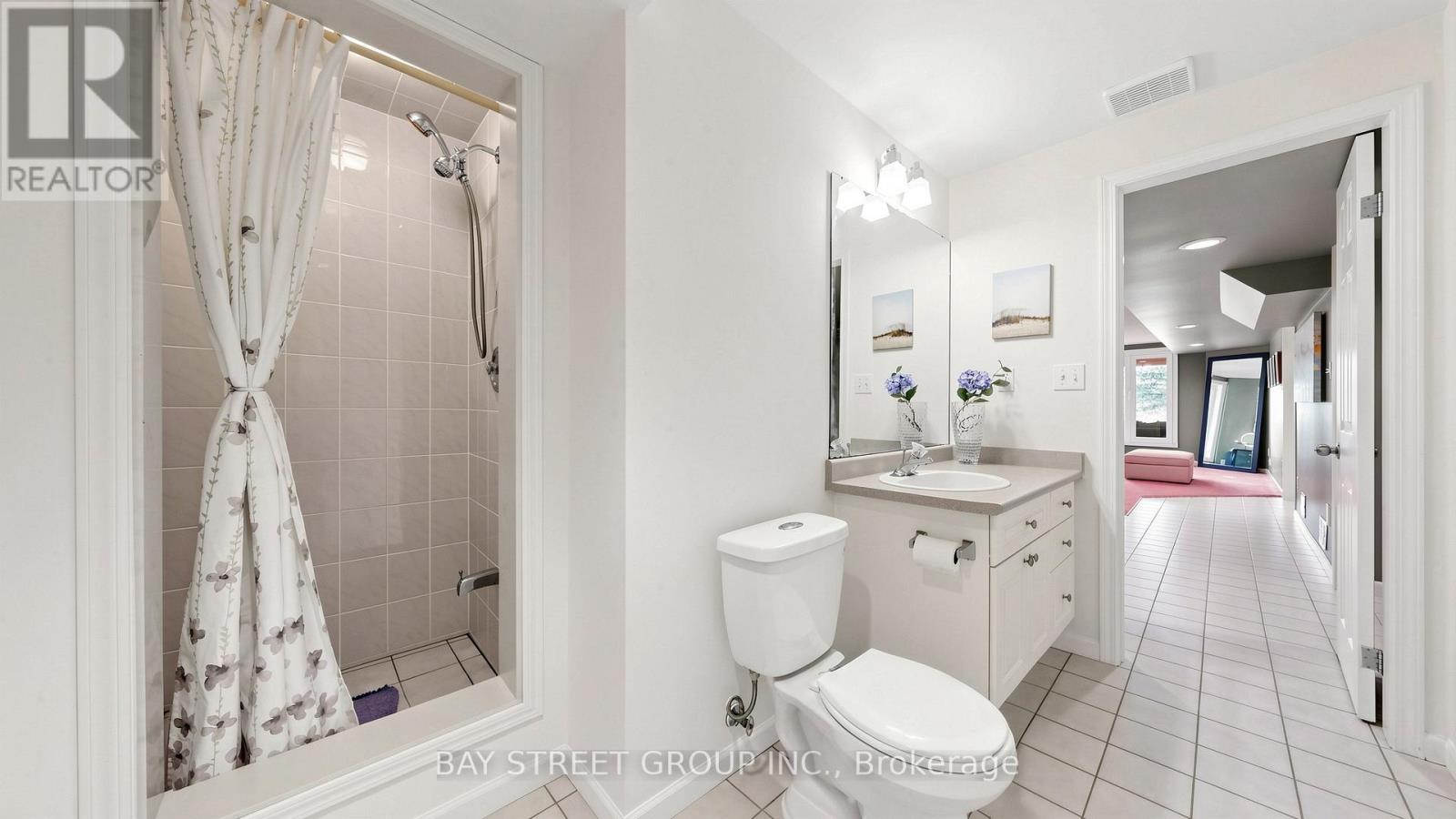 1742 Sir Monty's Drive, Mississauga, Ontario  L5N 4R6 - Photo 37 - W13160198
