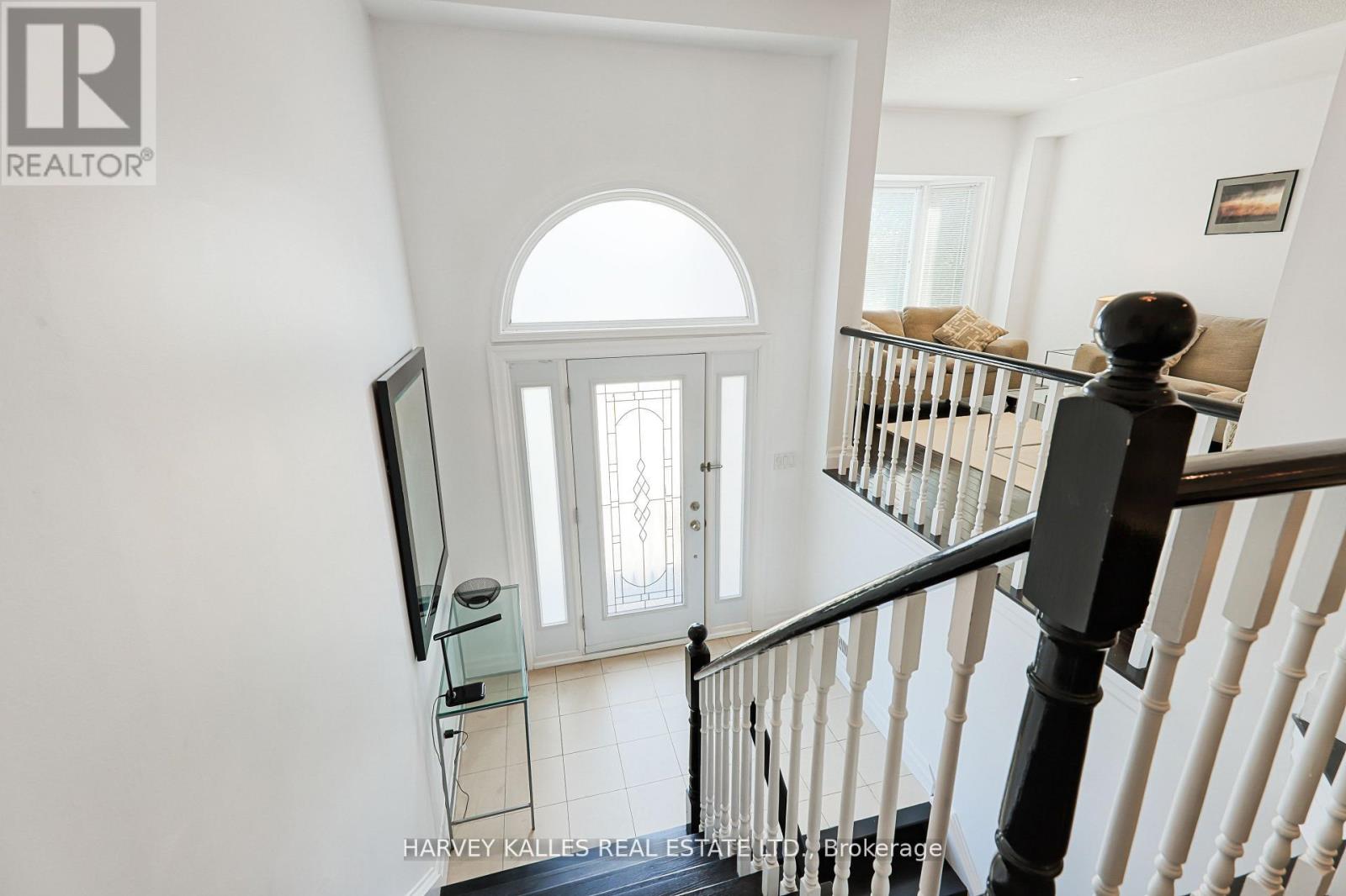 1050 Lindsay Drive, Oakville, Ontario  L6M 3B5 - Photo 2 - W13160210