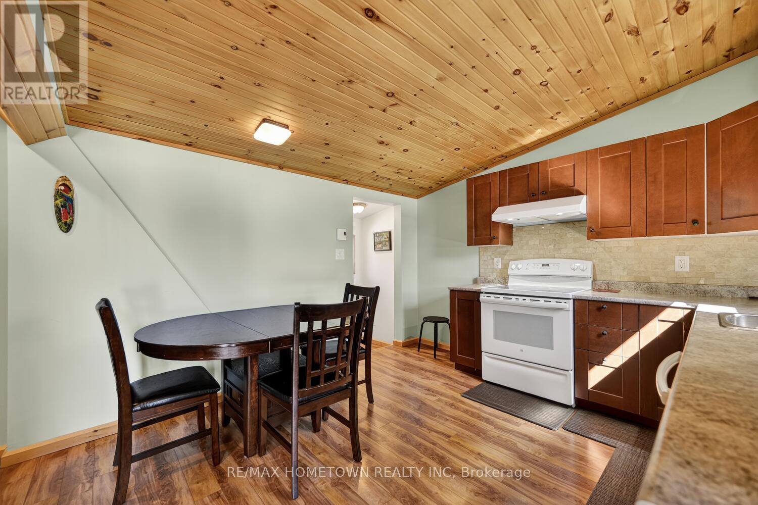 304 Hay Bay Lane, Leeds And The Thousand Islands, Ontario  K0E 1L0 - Photo 23 - X12935360