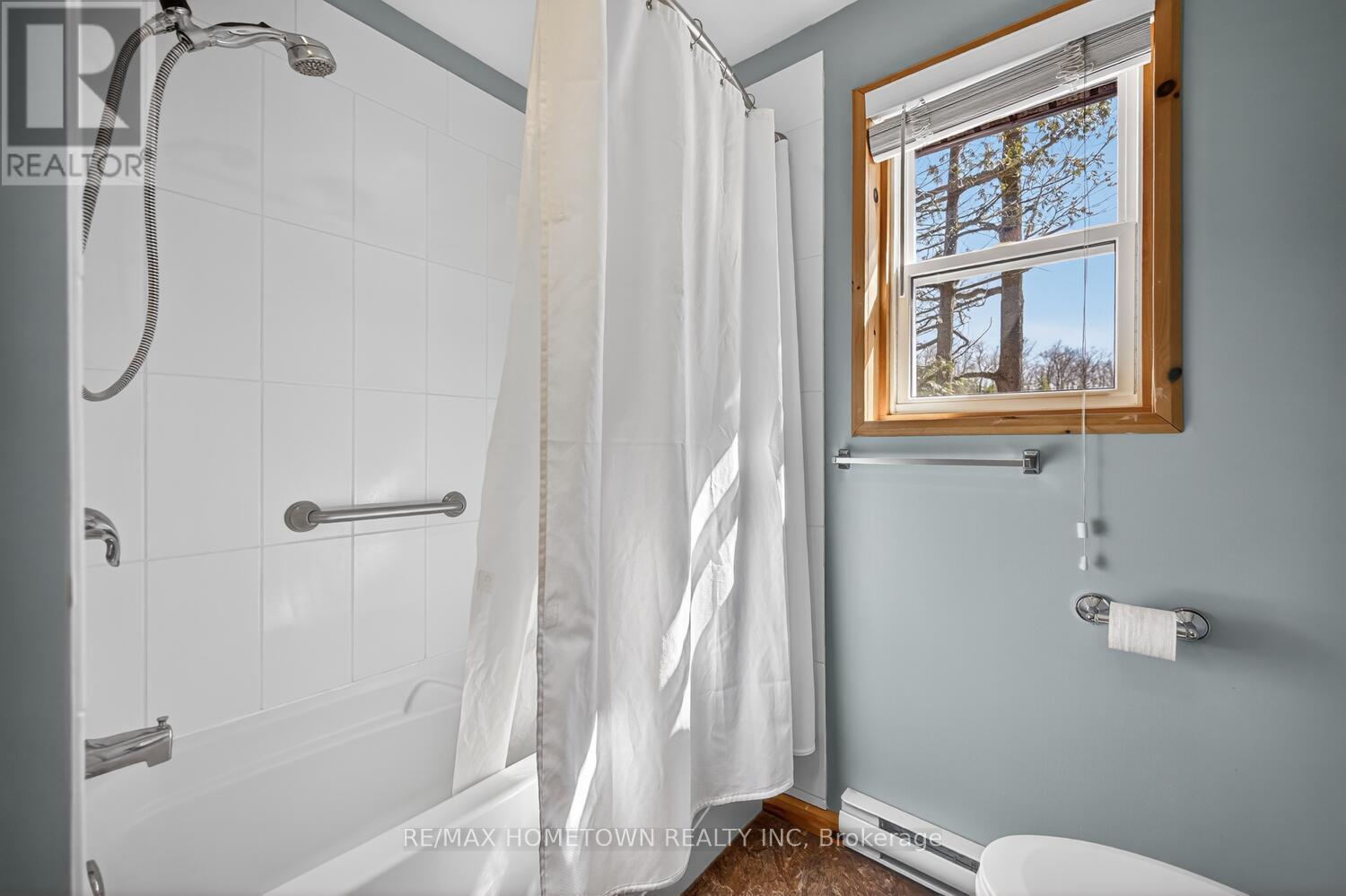 304 Hay Bay Lane, Leeds And The Thousand Islands, Ontario  K0E 1L0 - Photo 15 - X12935360
