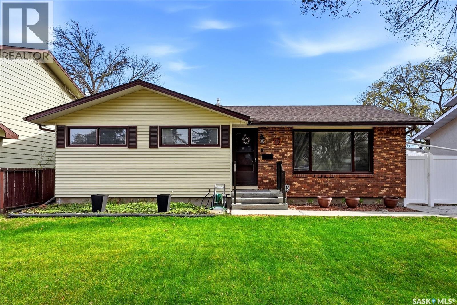 15 Hudson Drive, Regina, Saskatchewan  S4S 2W1 - Photo 2 - SK036710