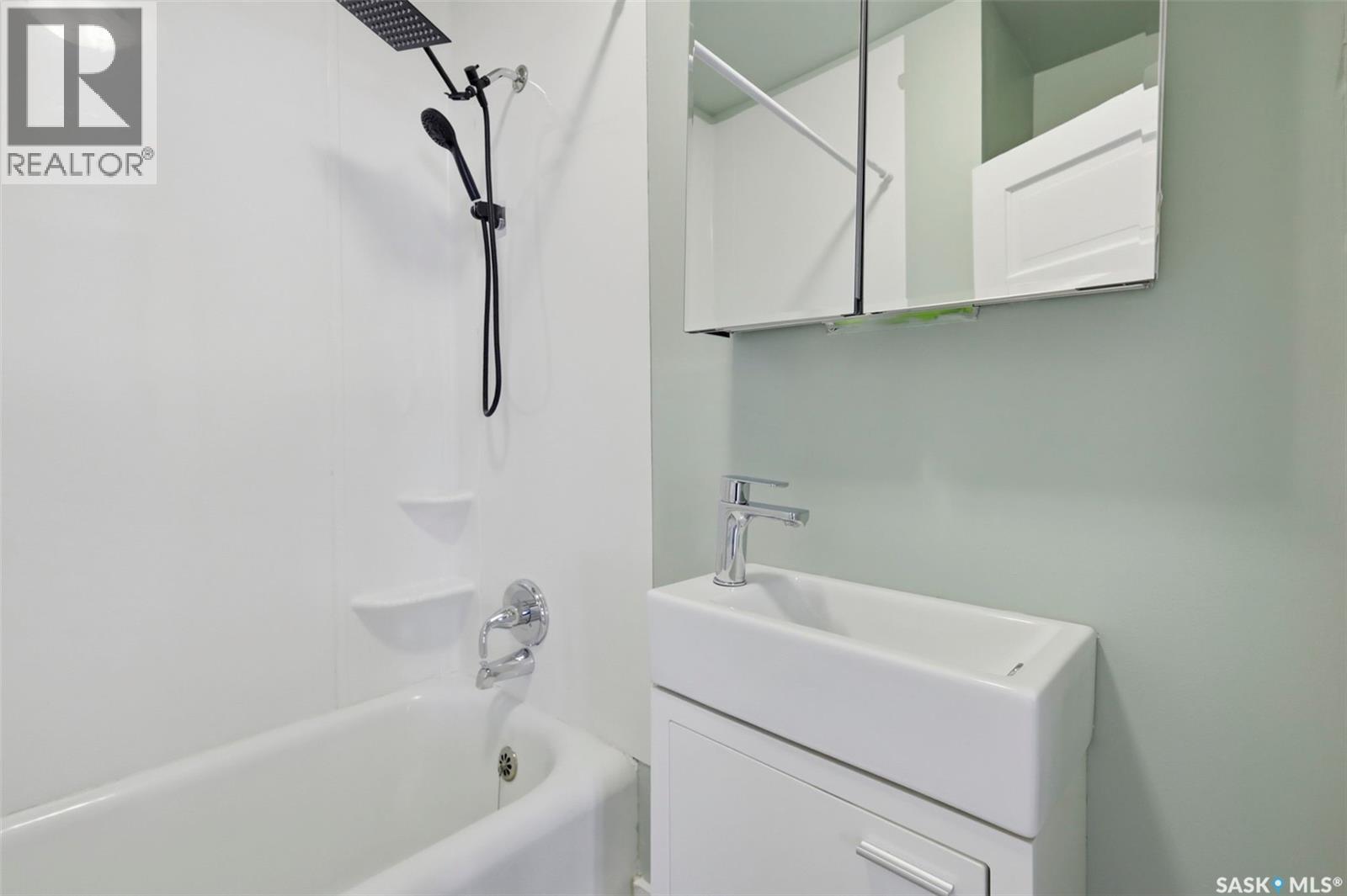 825 L Avenue S, Saskatoon, Saskatchewan  S7M 2H9 - Photo 19 - SK036615