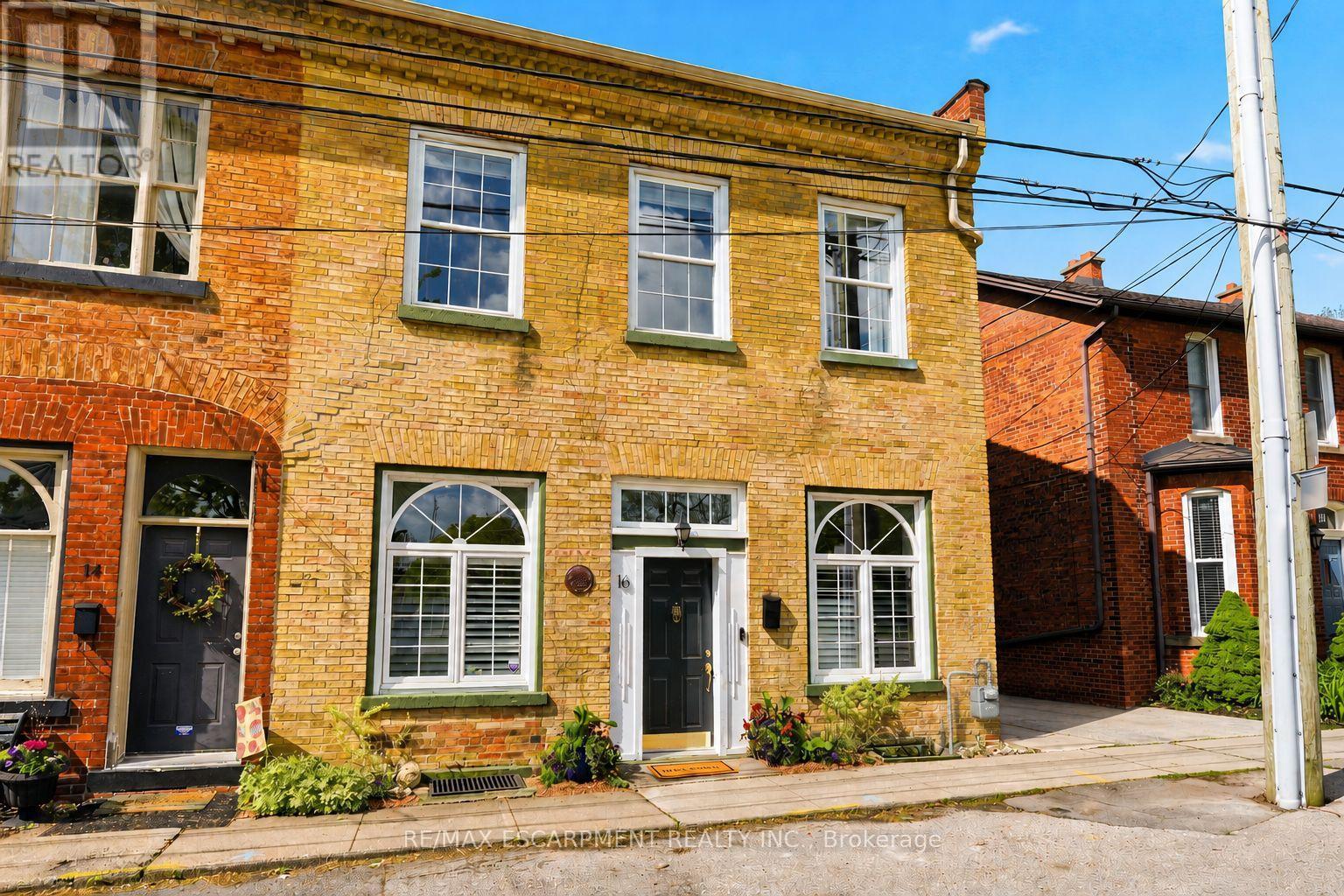 16 HATT STREET, Hamilton, Ontario