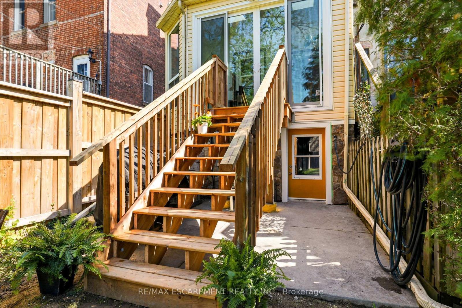 16 Hatt Street, Hamilton, Ontario  L9H 2E8 - Photo 48 - X13160170