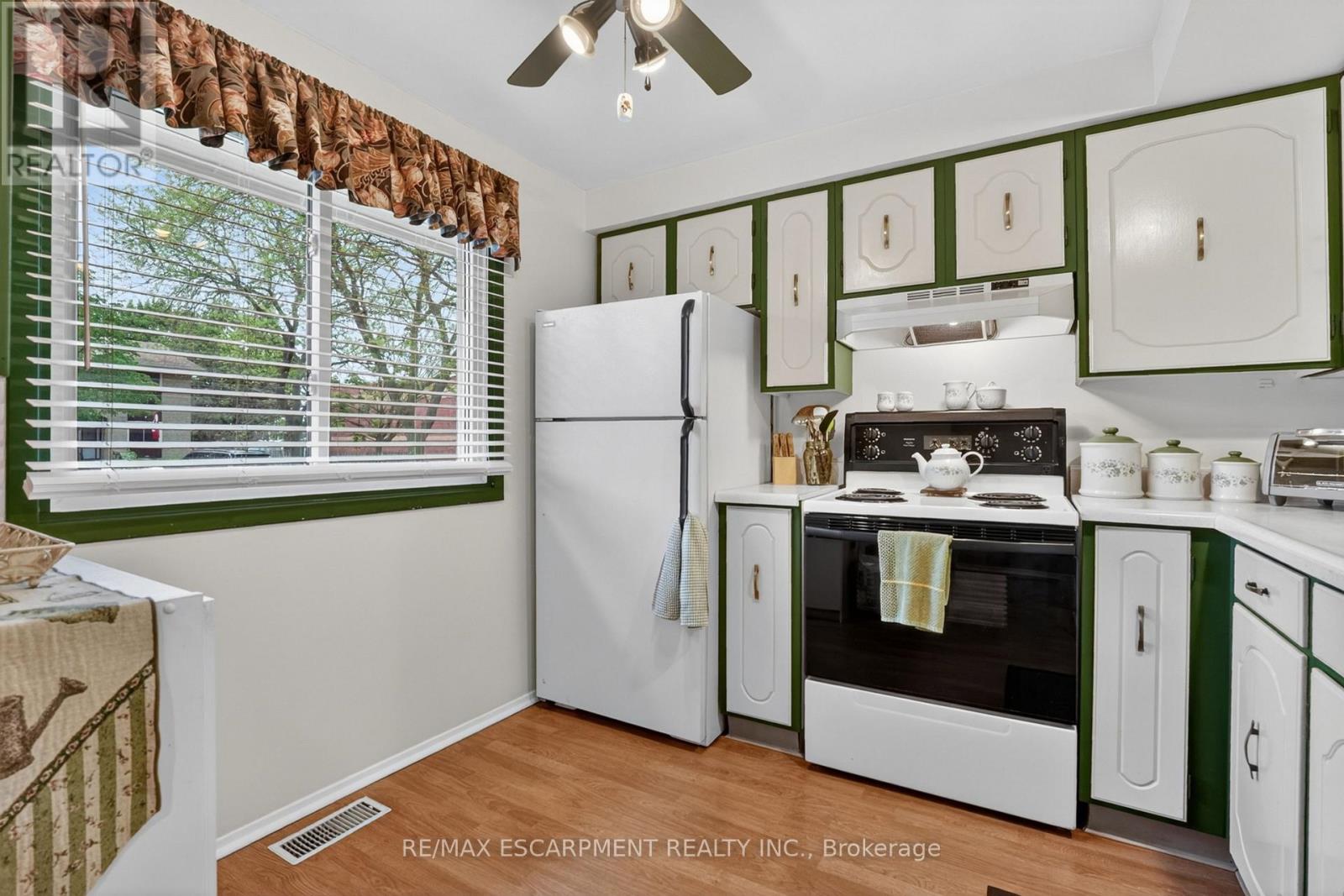 17 - 50 Lakeshore Road, St. Catharines, Ontario  L2N 6P8 - Photo 4 - X13160208