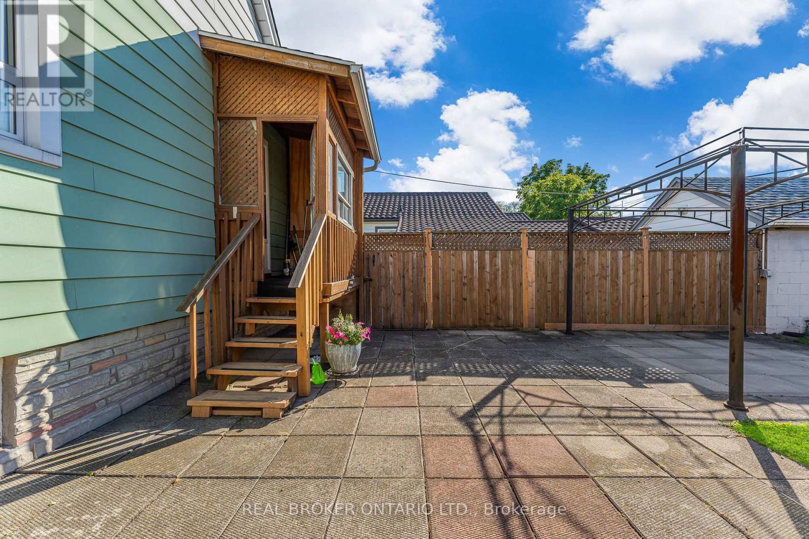 379 Talbot Street, Hamilton, Ontario  L8H 6T5 - Photo 24 - X13160242