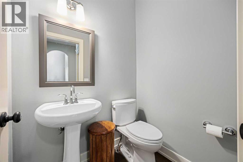 22 Strathridge Court SW, Calgary, Alberta  T3H 4M2 - Photo 9 - A2313679