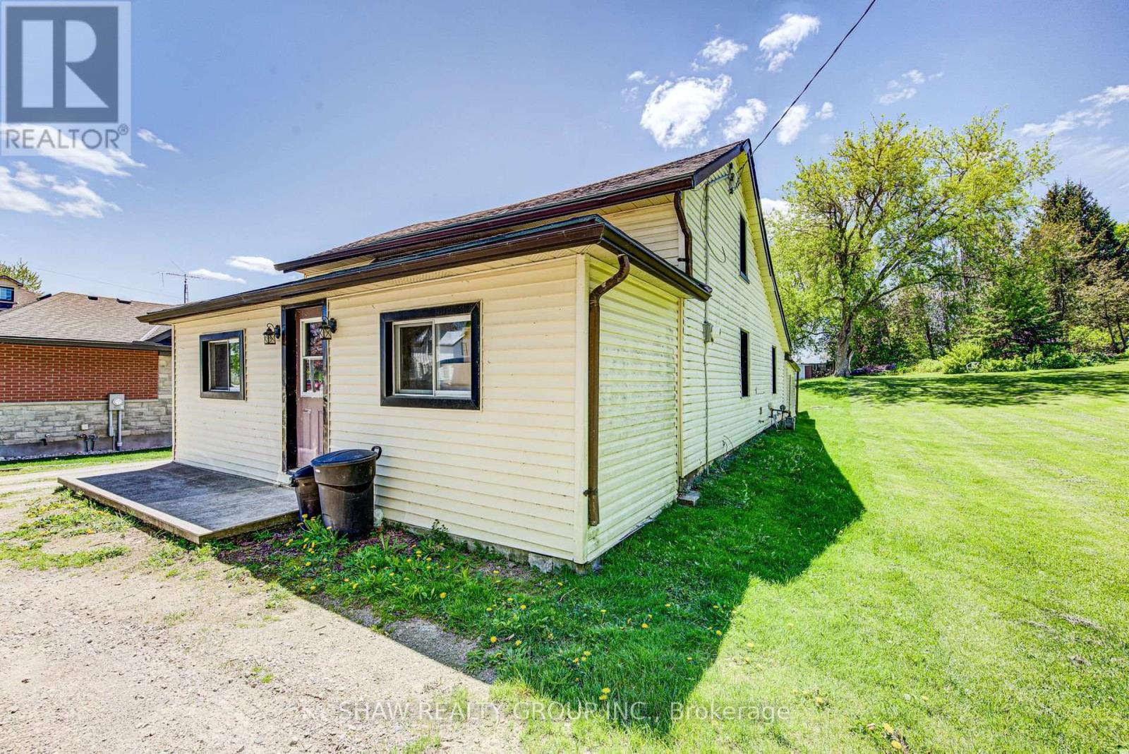 21 Main Street W, Mapleton, Ontario  N0G 1P0 - Photo 2 - X12895358