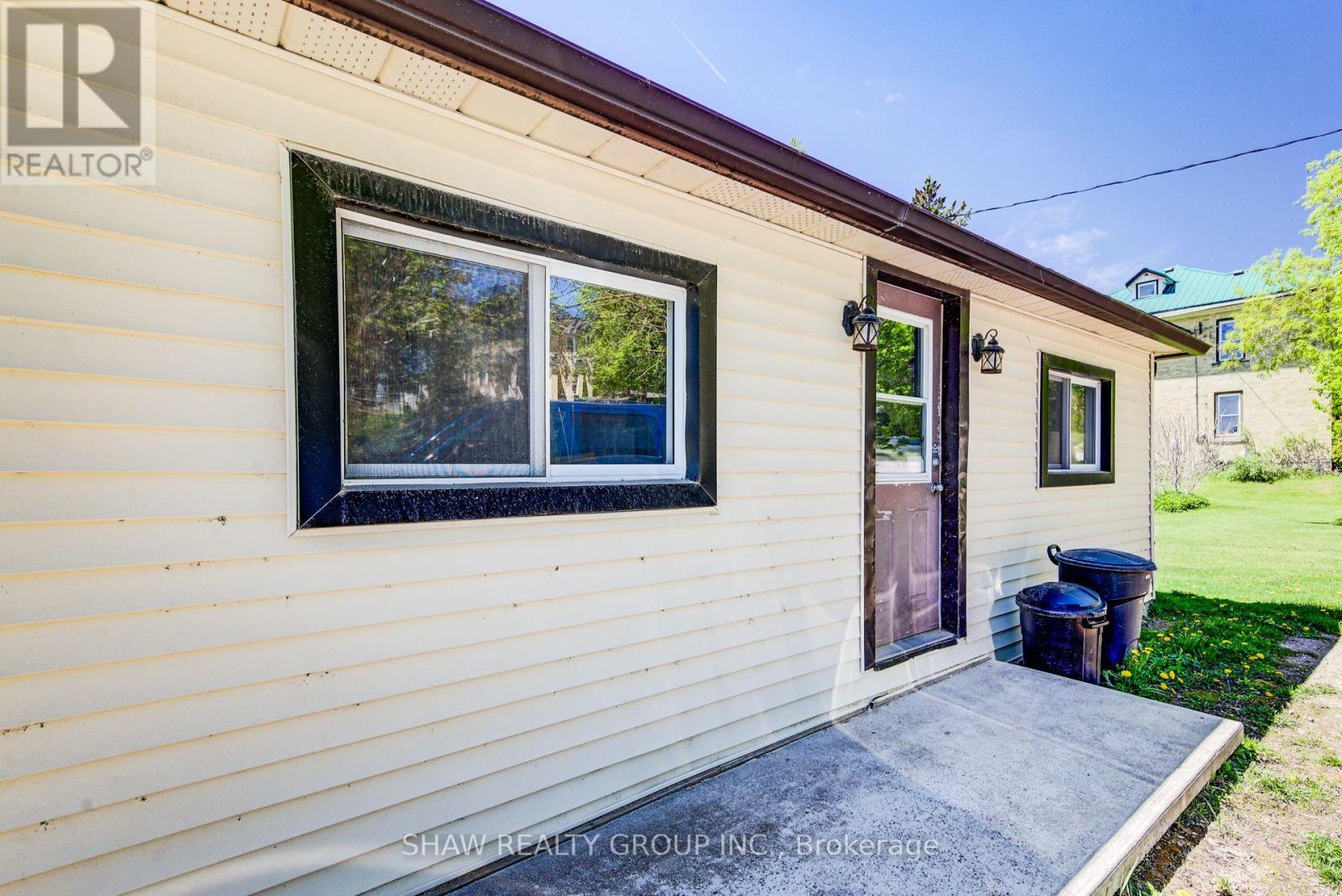 21 Main Street W, Mapleton, Ontario  N0G 1P0 - Photo 3 - X12895358