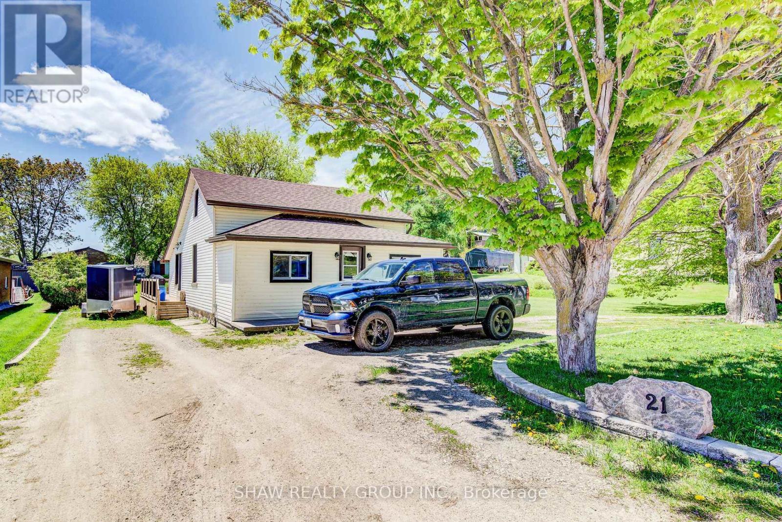 21 Main Street W, Mapleton, Ontario  N0G 1P0 - Photo 4 - X12895358
