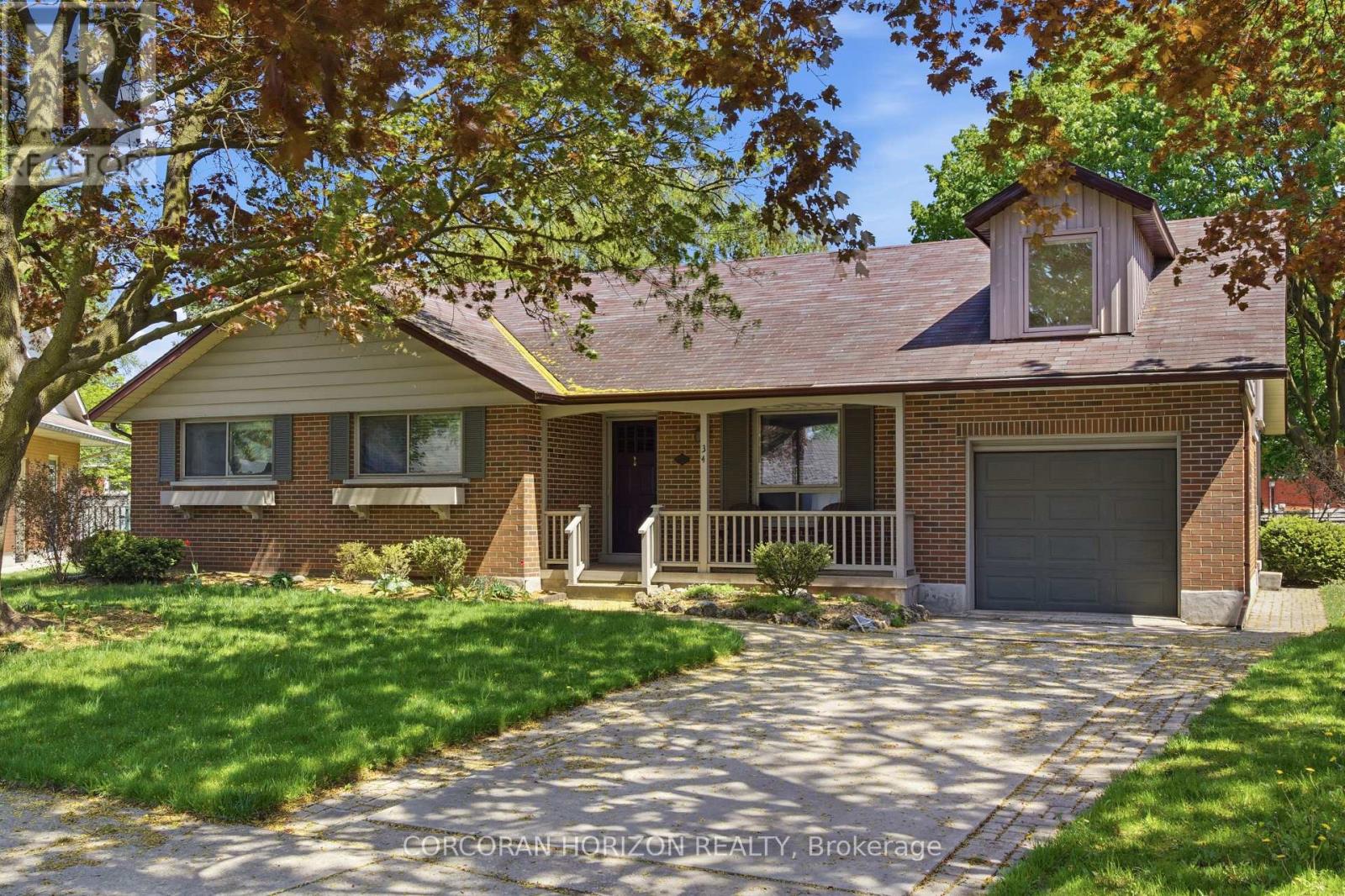 34 Yule Place, Kitchener, Ontario  N2B 2J8 - Photo 2 - X13146524