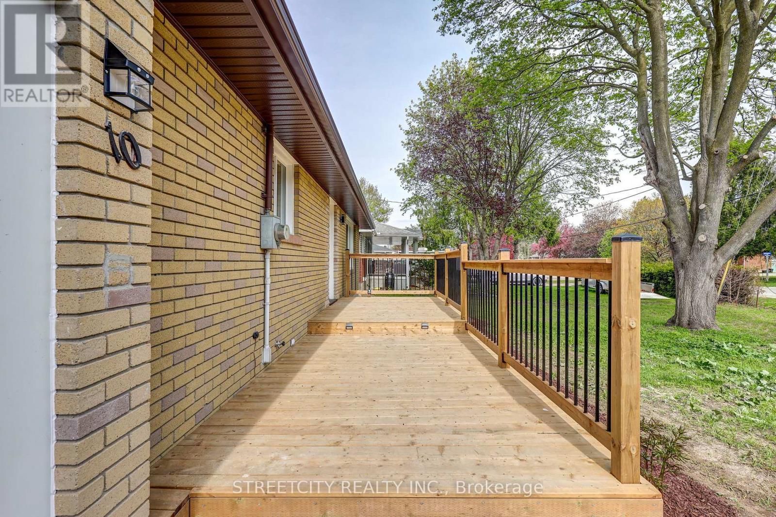 10 Vineden Drive, Central Elgin, Ontario  N5P 2M6 - Photo 2 - X13160392