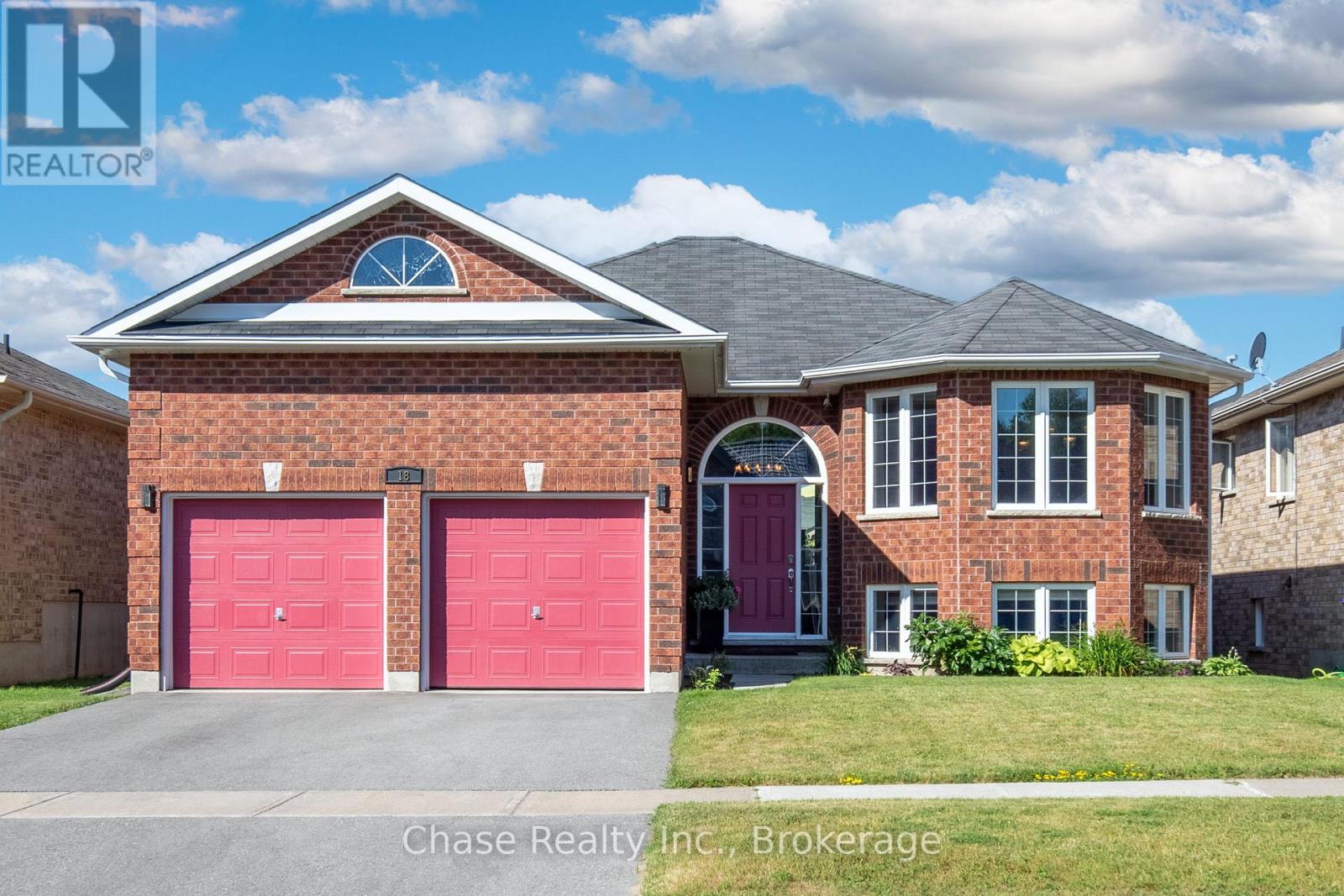 18 St Amant Road, Penetanguishene, Ontario  L9M 0A1 - Photo 1 - S13160446