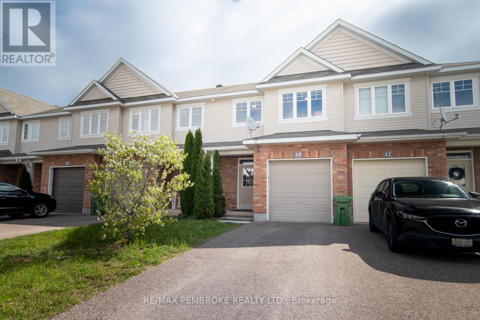 15 Mcnamara Street, Petawawa, Ontario  K8H 0C4 - Photo 1 - X13160620
