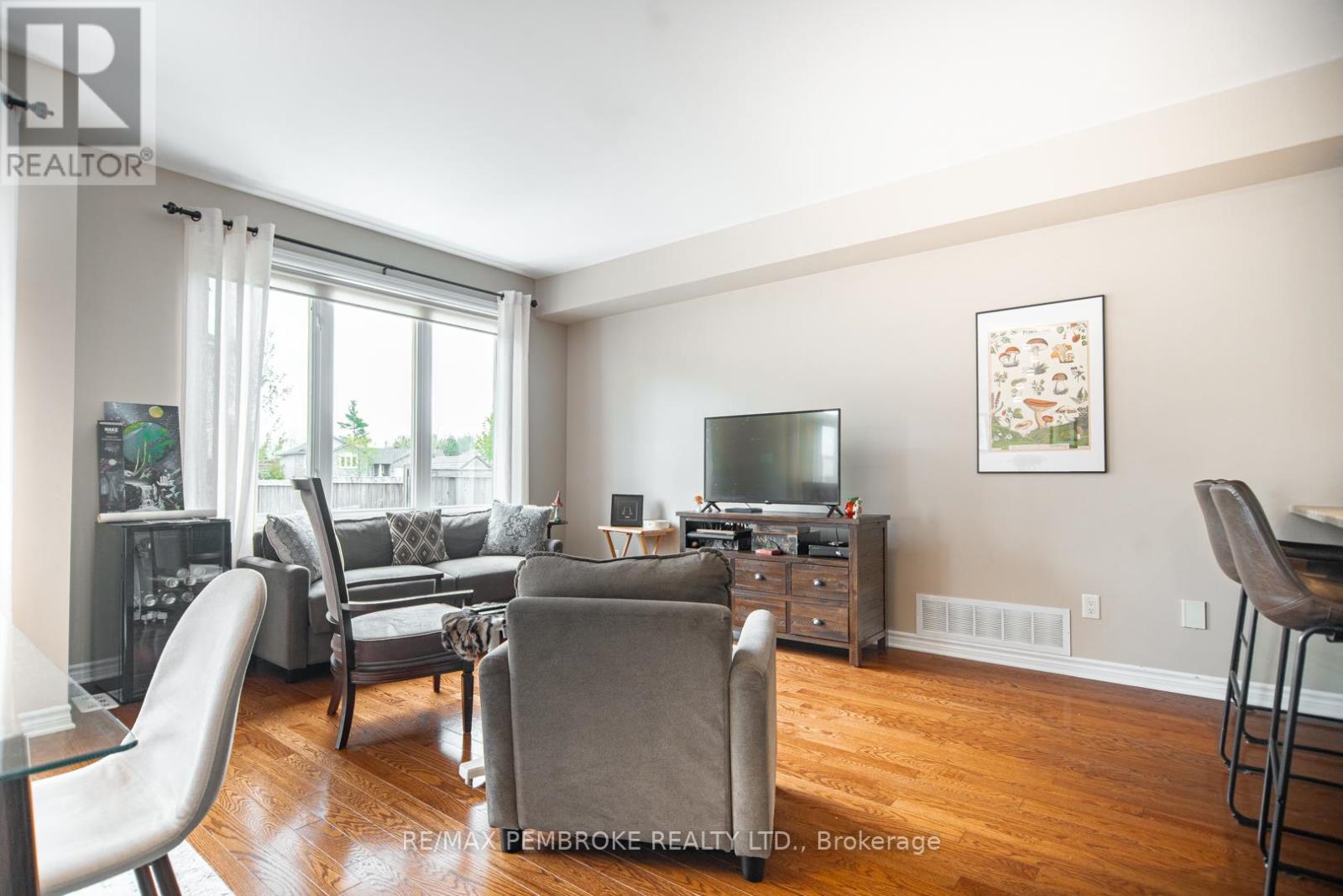 15 Mcnamara Street, Petawawa, Ontario  K8H 0C4 - Photo 11 - X13160620