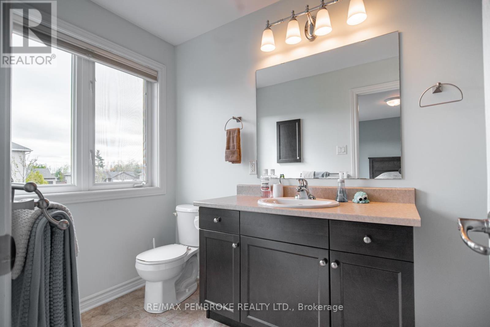 15 Mcnamara Street, Petawawa, Ontario  K8H 0C4 - Photo 19 - X13160620