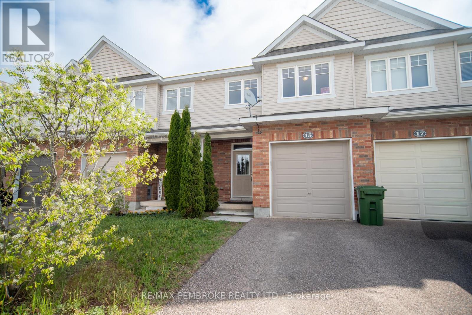 15 Mcnamara Street, Petawawa, Ontario  K8H 0C4 - Photo 2 - X13160620