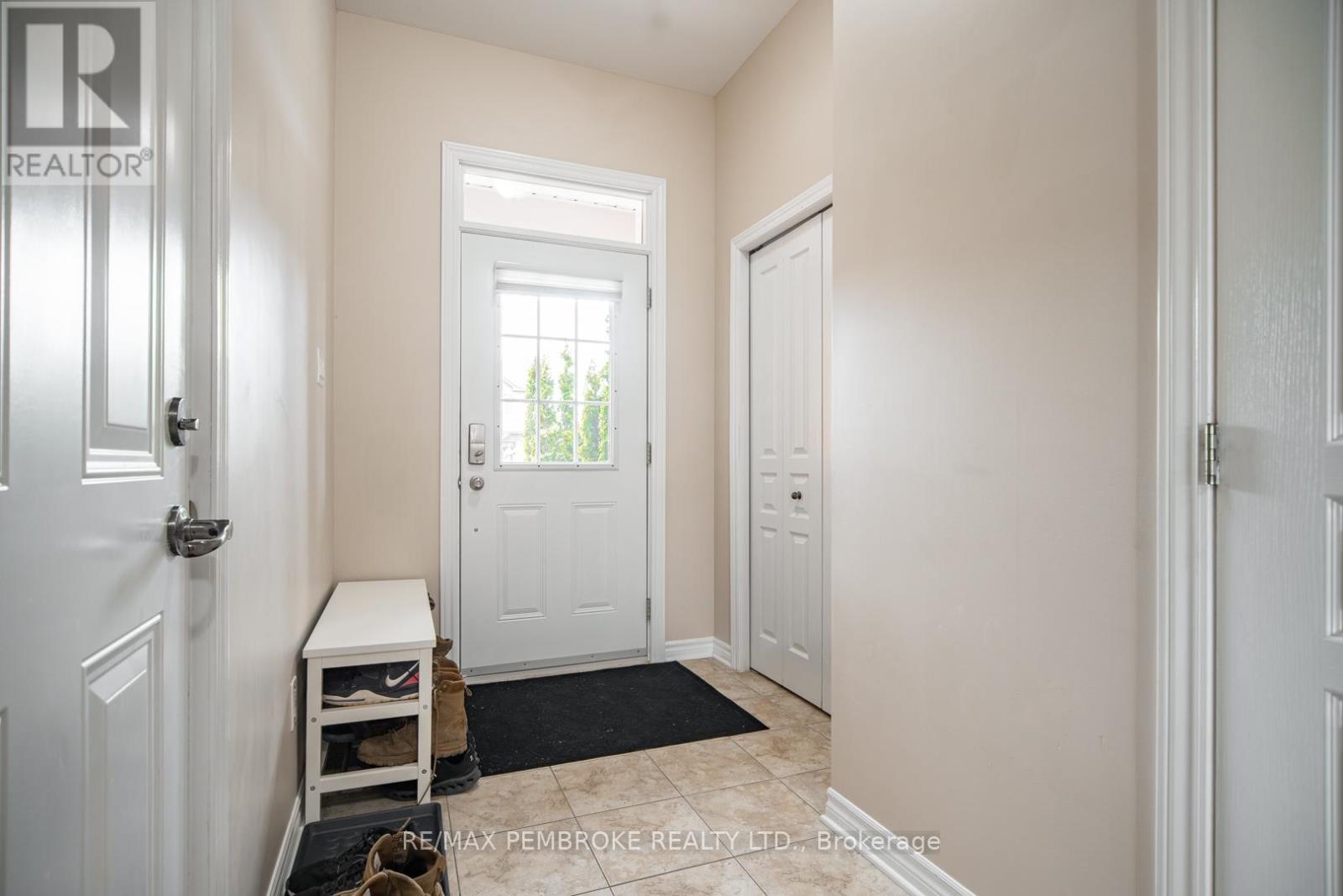 15 Mcnamara Street, Petawawa, Ontario  K8H 0C4 - Photo 3 - X13160620