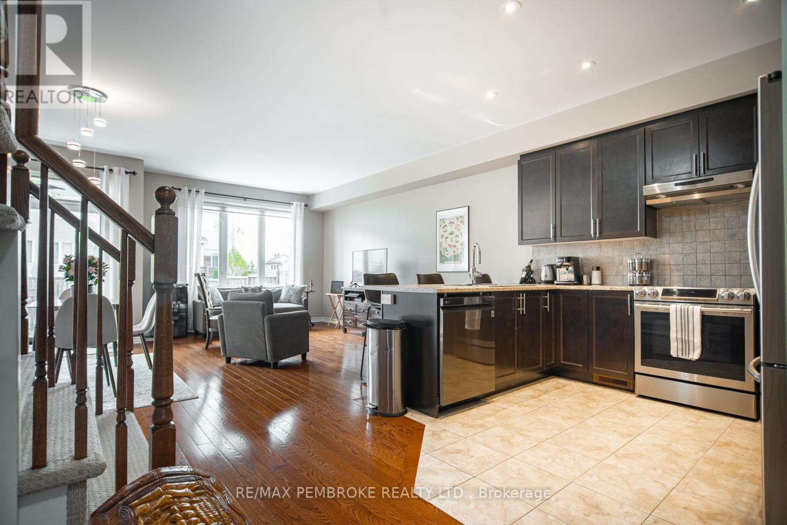 15 Mcnamara Street, Petawawa, Ontario  K8H 0C4 - Photo 9 - X13160620