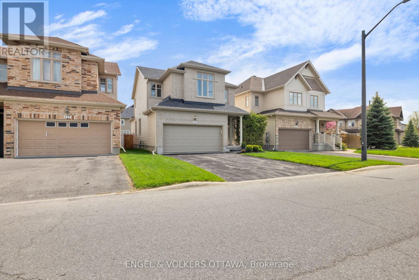 425 Cooks Mill Crescent, Ottawa, Ontario  K1V 2M9 - Photo 2 - X13160624