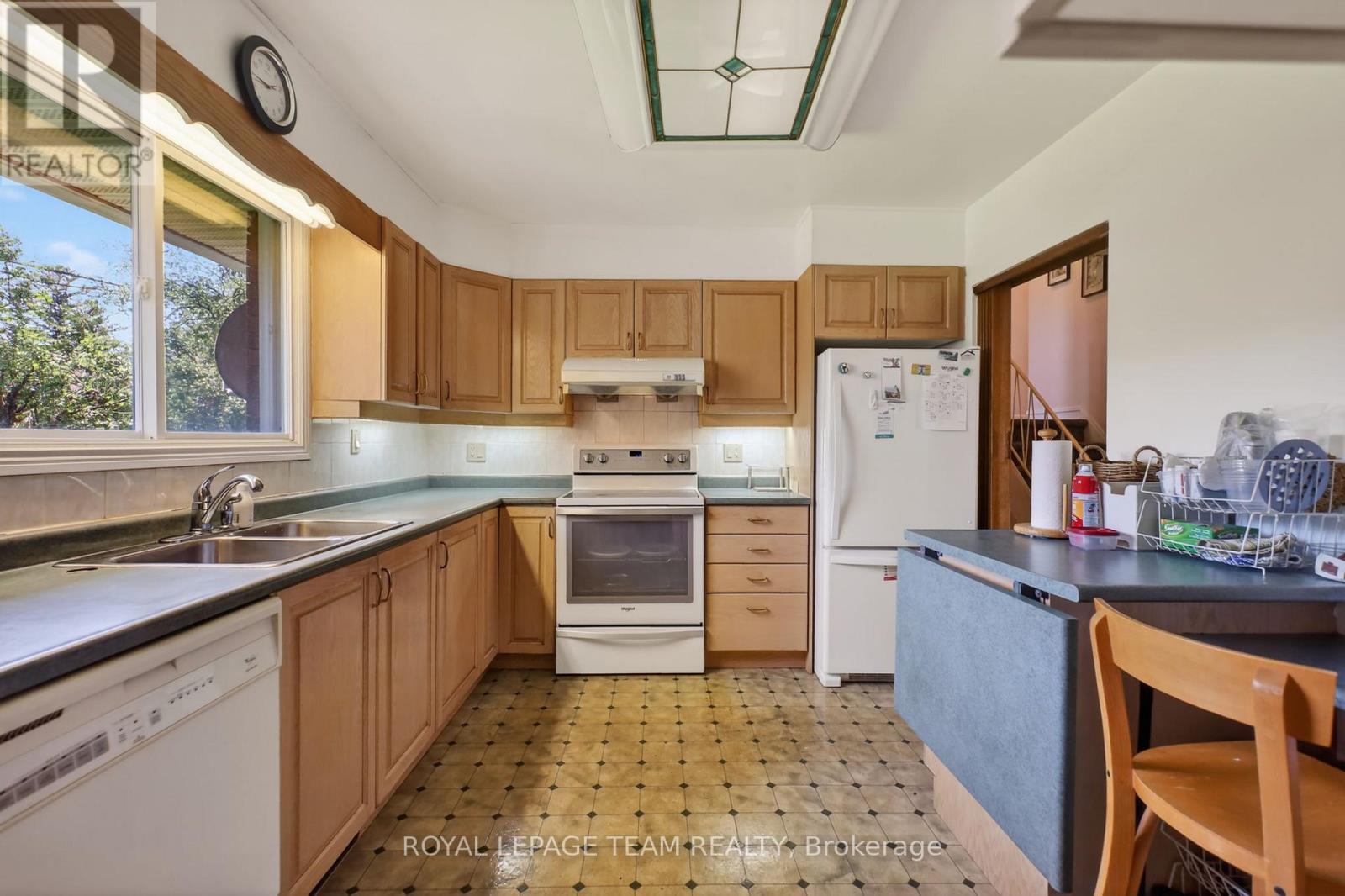 658 Tillbury Avenue W, Ottawa, Ontario  K2A 1A1 - Photo 10 - X13160668