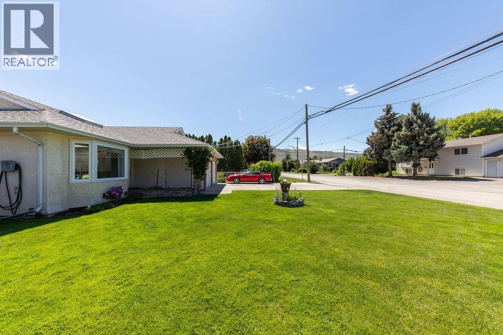 985 Schreiner Street, Kamloops, British Columbia  V2B 5W1 - Photo 2 - 10388471