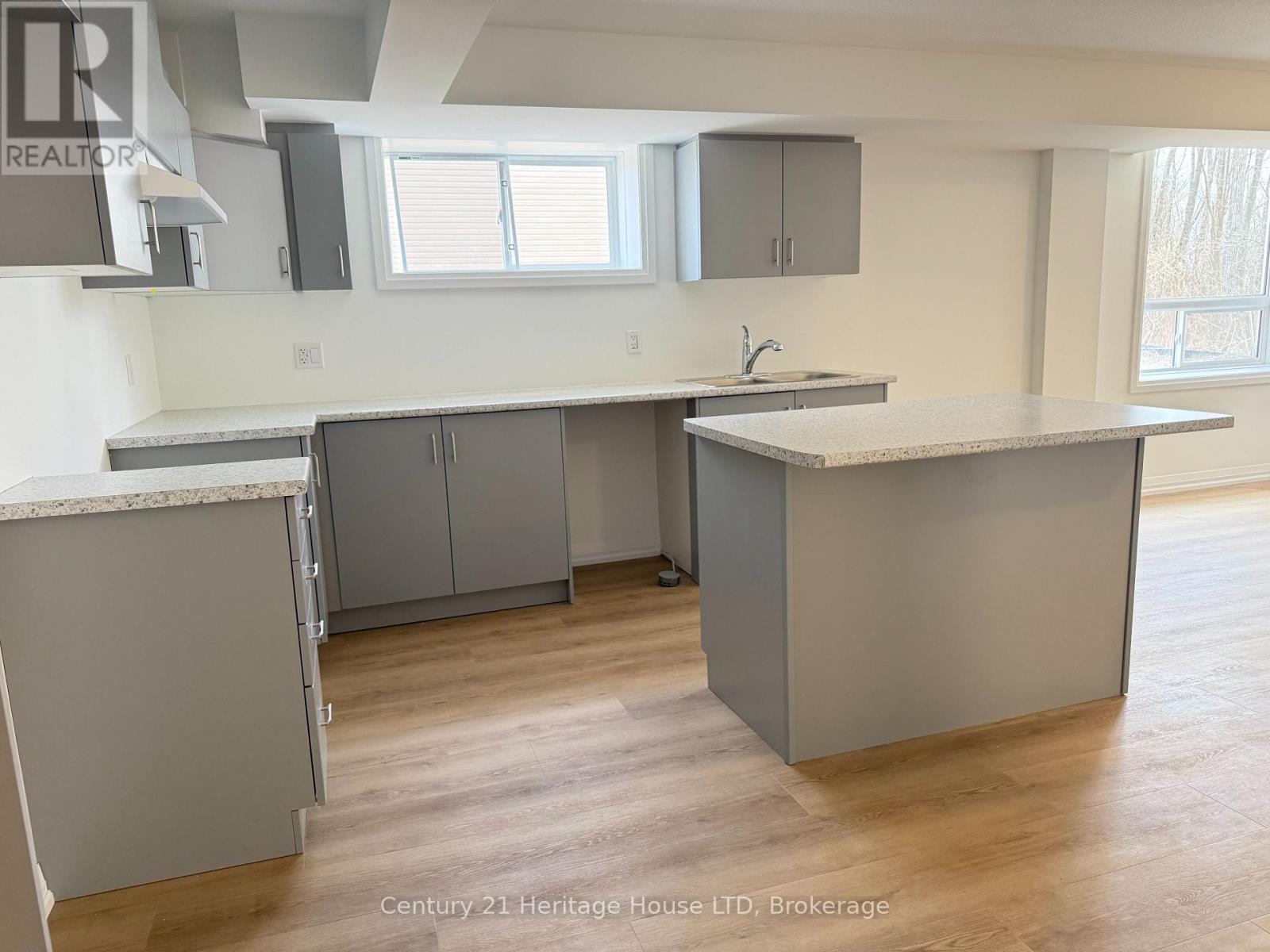 736 Burwell Street, Fort Erie, Ontario L2A 0E2 - Photo 2 - X13160304