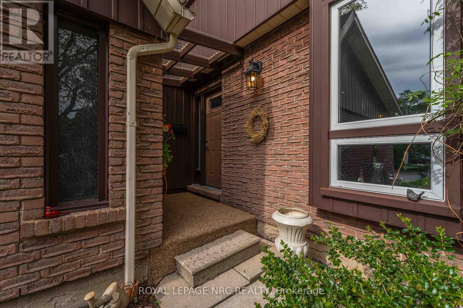 40 - 122 Lakeshore Road, St. Catharines, Ontario  L2N 6N6 - Photo 3 - X13160360