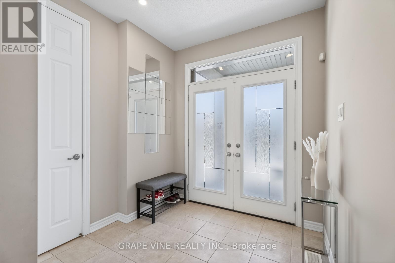908 Pedigree Street, Ottawa, Ontario  K2S 0Y5 - Photo 3 - X12986036
